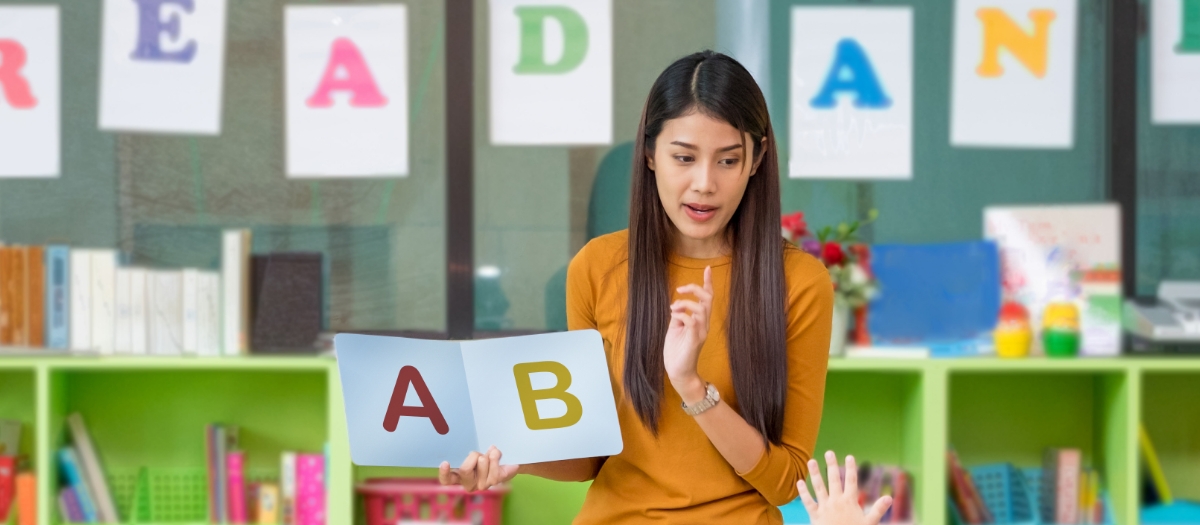 Teacher educating her class on literacy