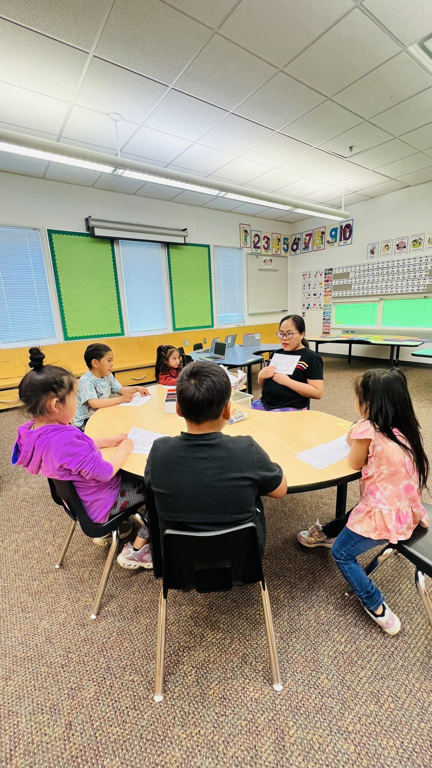 Dr. Besa-Vidal teaching her students
